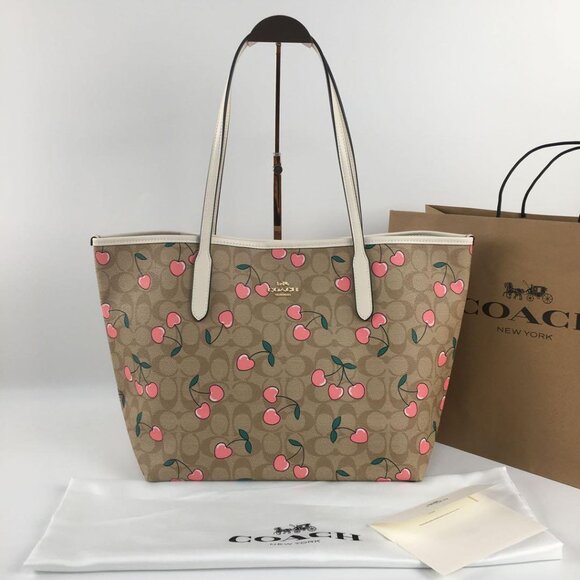 coach City Tote In Signature Canvas With Heart Cherry Print CF444